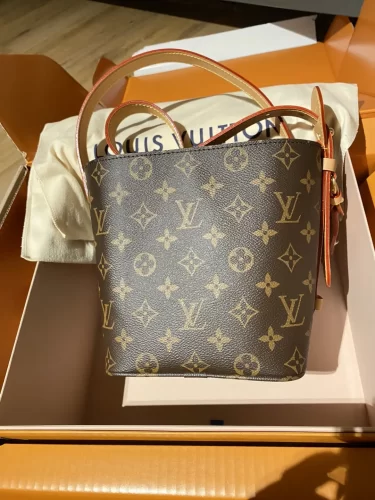 Click to view full screen Louis Vuitton M12925 All In BB photo review