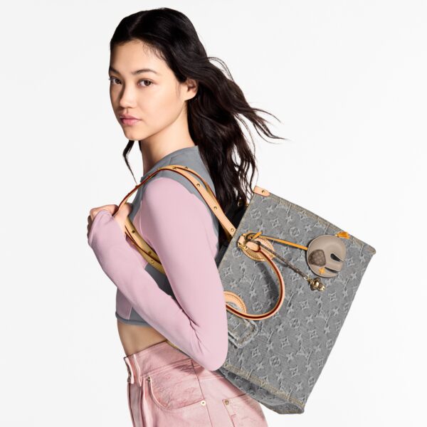 Louis Vuitton M13189 OnTheGo MM Washed Gray